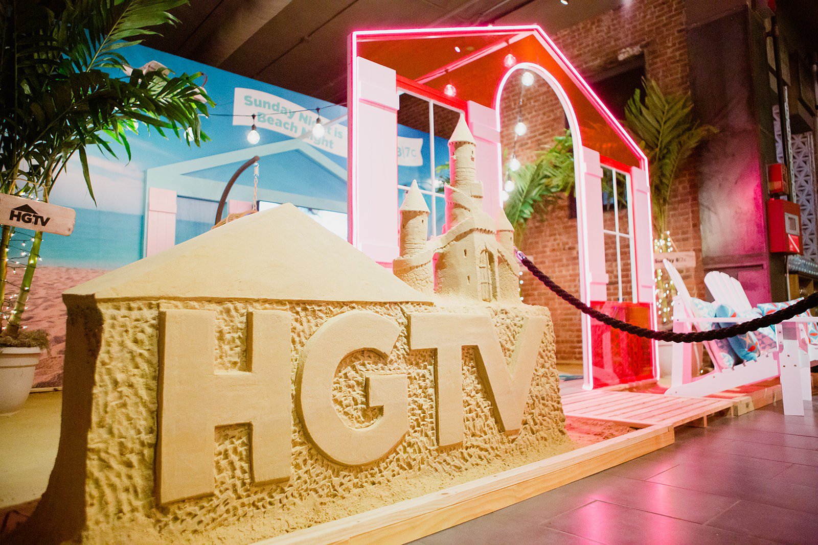 Carving artist John Gowdy's sand sculpture of the HGTV Magazine Block Party. 