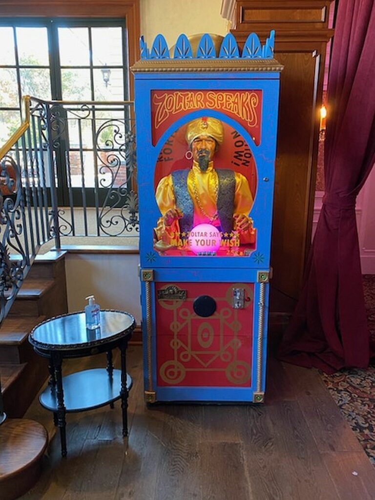 A Zoltar Speaks fortune teller machine