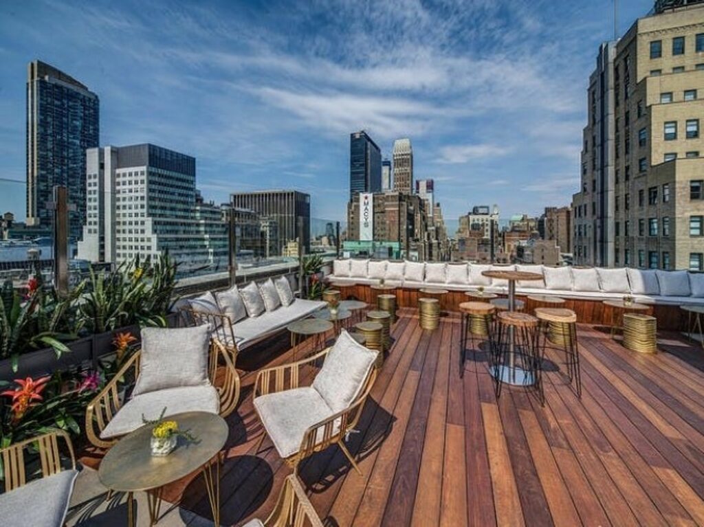 Monarch Rooftop with New York penthouse view 