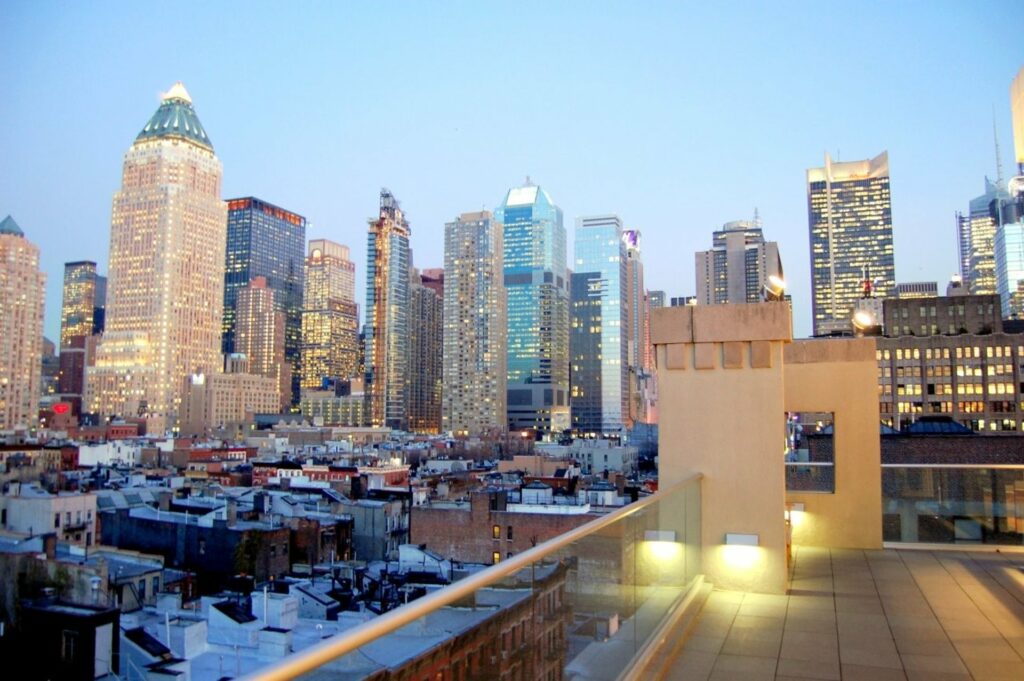Penthouse 45 New York rooftop with view of Manhattan