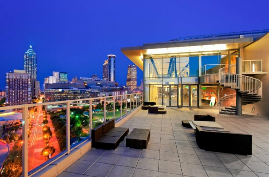 Ventanas Atlanta rooftop outside area with city view