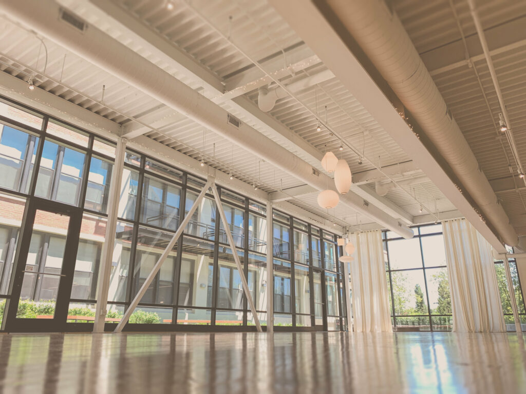 Greenhouse Loft venue in Chicago with high ceilings and floor to ceiling windows