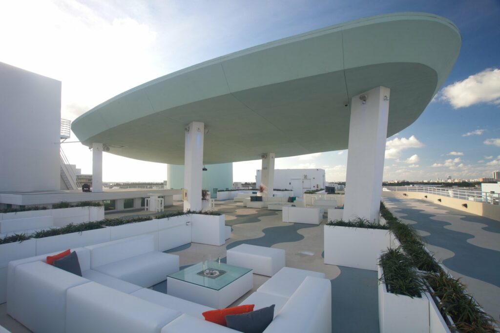 SKYDECK Rooftop inMiami with an expansive roof deck and white modern furniture