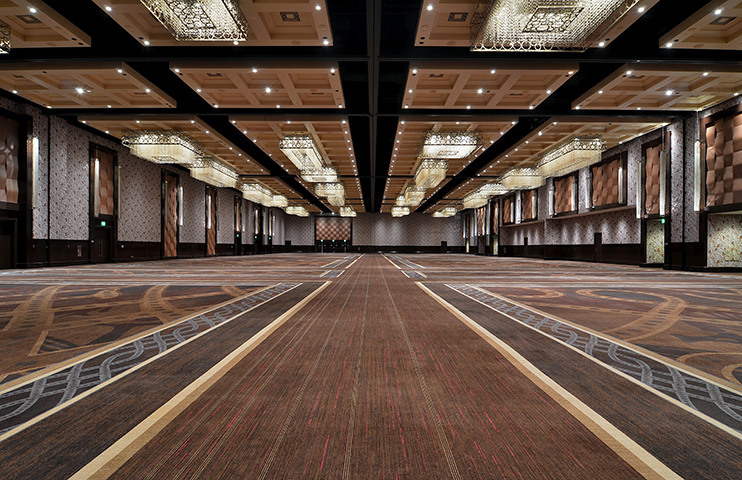 An empty ballroom with plenty of lighting and a high ceiling