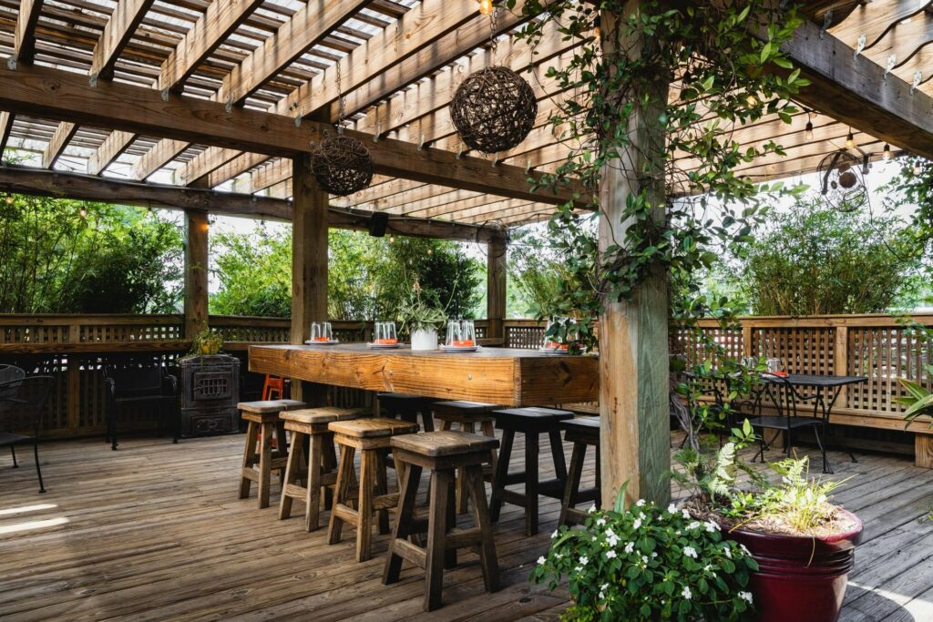 Wooden patio with beams, decorative plans and fixtures